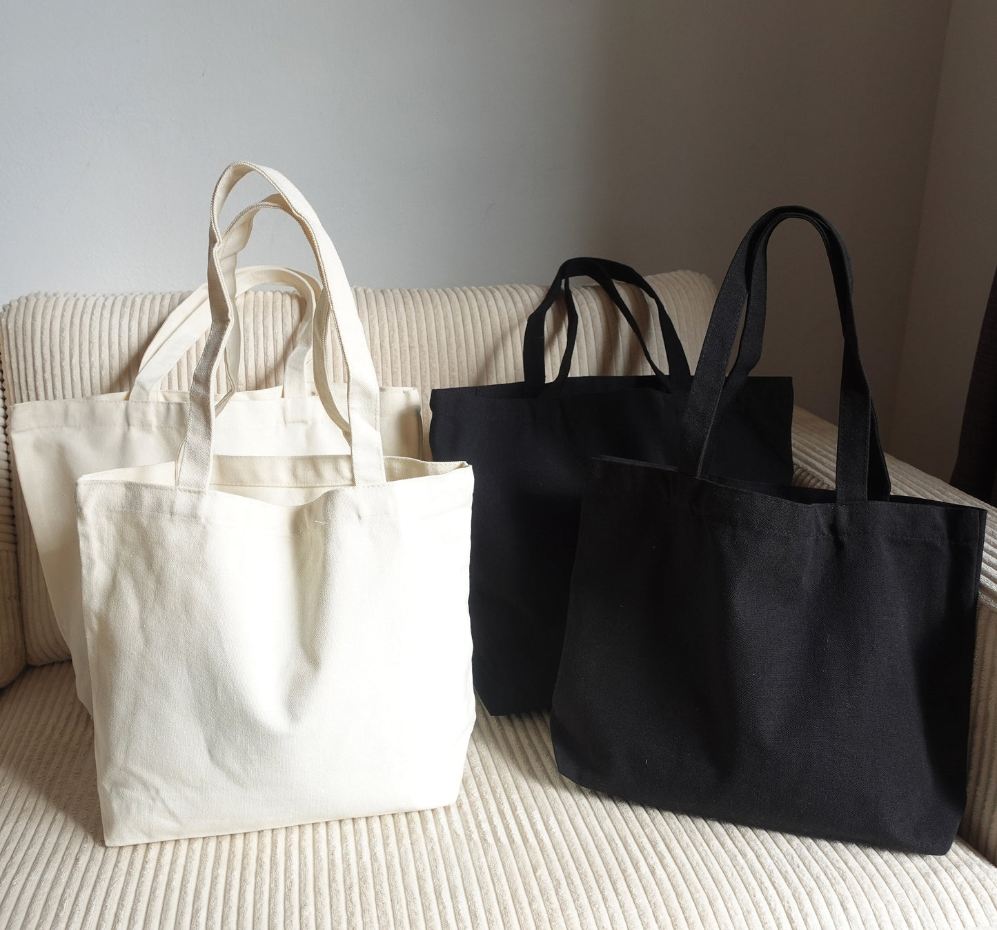 Plain canvas tote bag with base