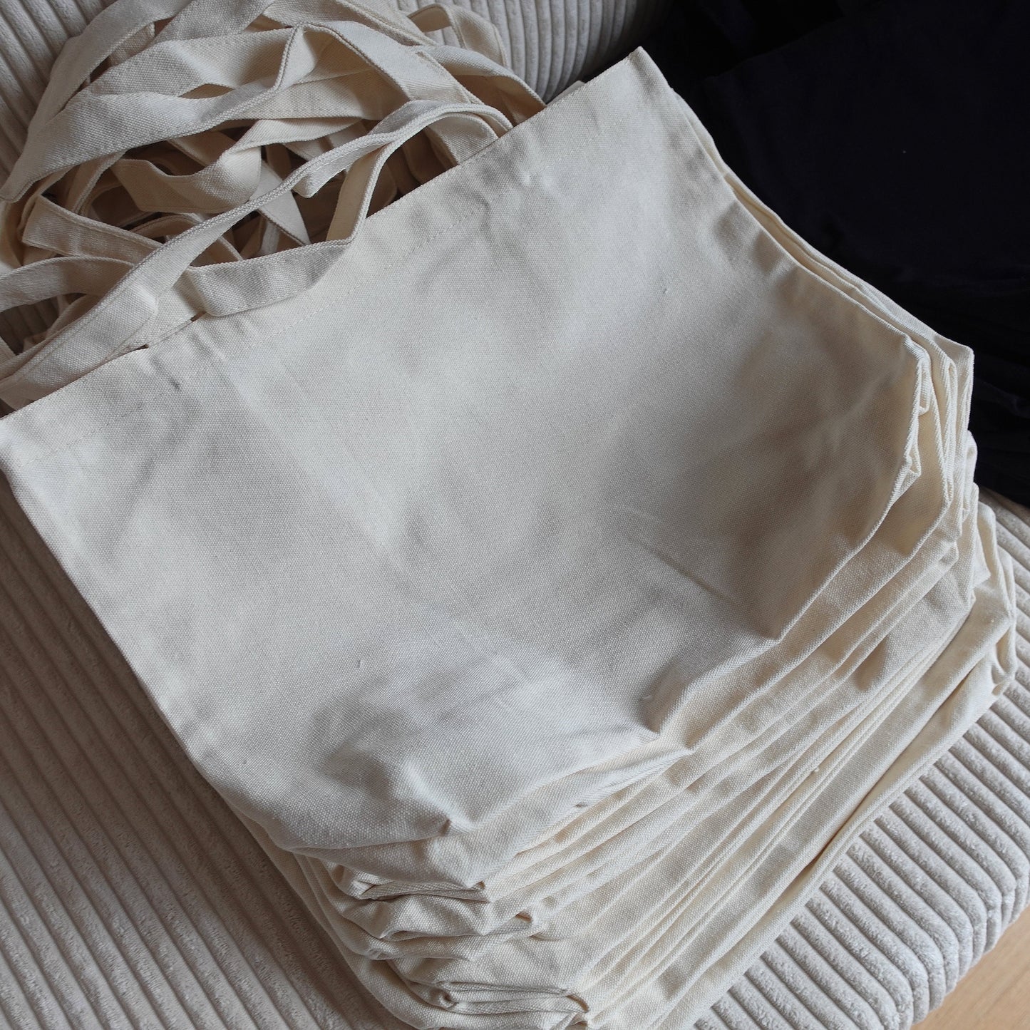 Plain canvas tote bag with base