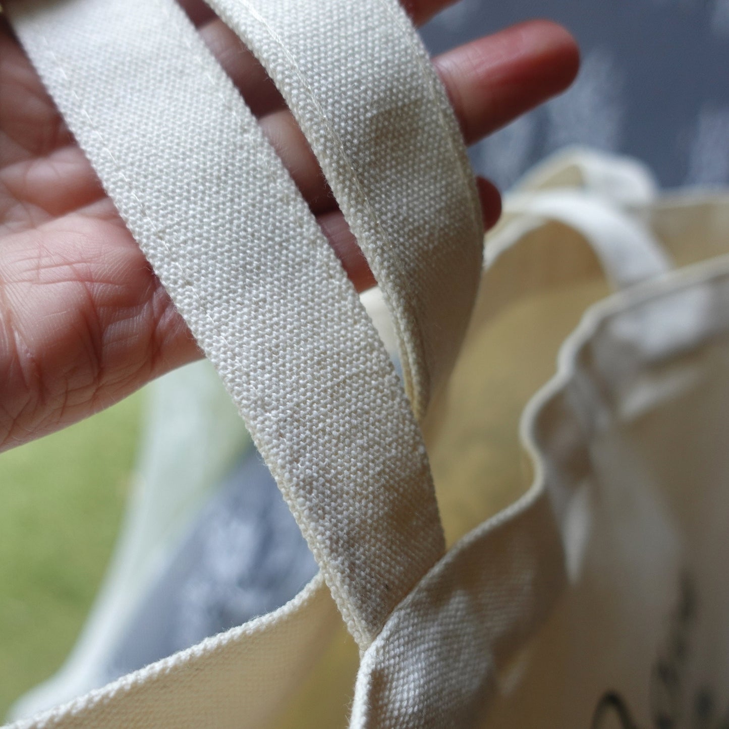 Plain canvas tote bag with base